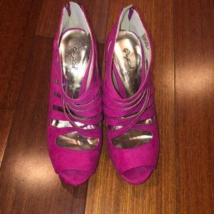 Quipid pink heels
